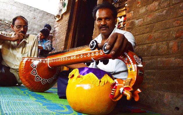 Nuzvid Veena maker Sheik Mabu Saheb training youths at his residence in Nuzvid in Krishna district. Photo: T. Appala Naidu / The Hindu